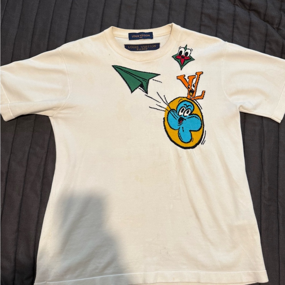 White Graphic Wemon's Shirt